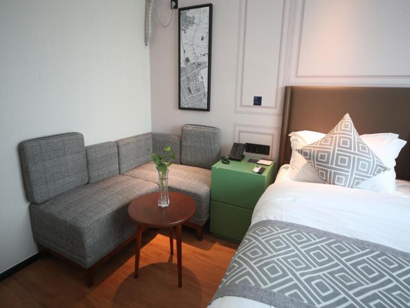 Gma Hotel Shanghai Wuning Road Zhenping Road Metro Station מראה חיצוני תמונה